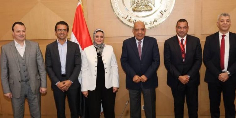 تحت رعاية وزير الكهرباء.. توقيع اتفاقيات لعملاقين في الطاقة الشمسية وتخزين الكهرباء بقدرة إجمالية 1200 ميجاوات