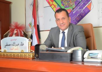 جهاز العاشر من رمضان يواصل رفع كفاءة الطرق والمحاور الحيوية بالمناطق الصناعية
