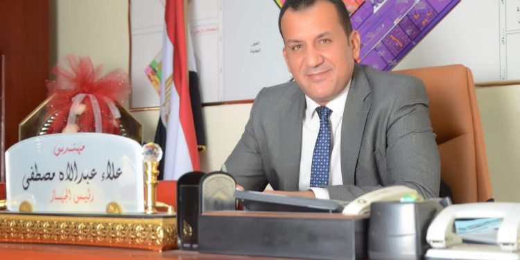 جهاز العاشر من رمضان يواصل رفع كفاءة الطرق والمحاور الحيوية بالمناطق الصناعية