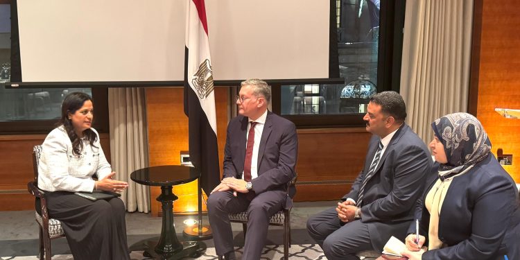 وزير البترول يبحث مع أنجلوجولد أشانتى العالمية ضخ استثمارات إضافية في تعدين الذهب بمصر