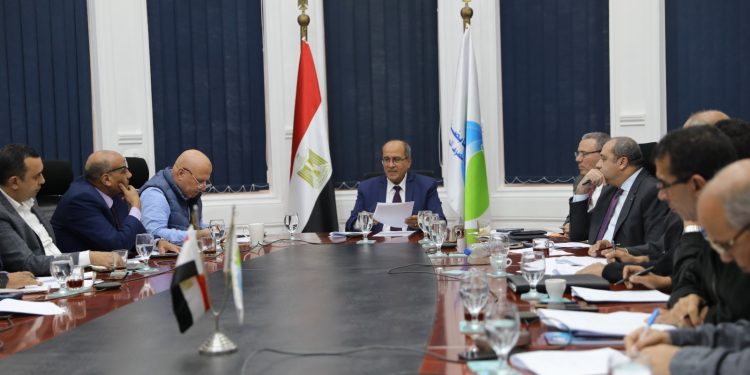 رئيس القابضة للمياه يعقد اجتماعًا موسعًا مع قيادات الشركة القابضة لوضع الخطط ومتابعة تنفيذ الأعمال لتقديم خدمات متميزة للمواطنين