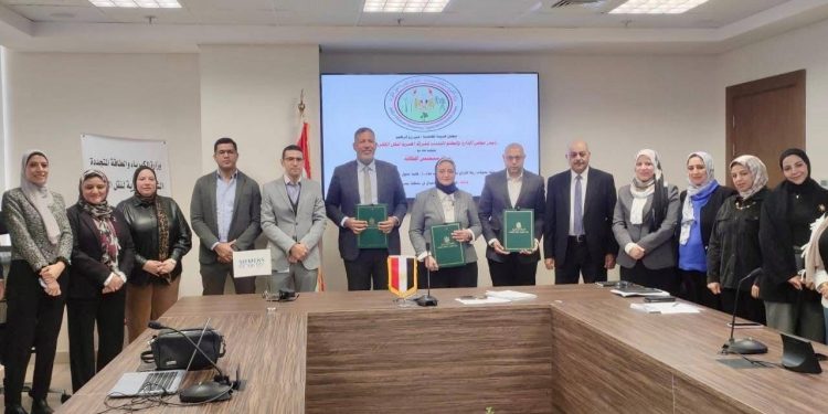 «المصرية لنقل الكهرباء» تشهد توقيع عقد جديد مع شركة سيمنس للطاقة بيهدف دعم مشروعات نقل منطقة كهرباء مصر العليا