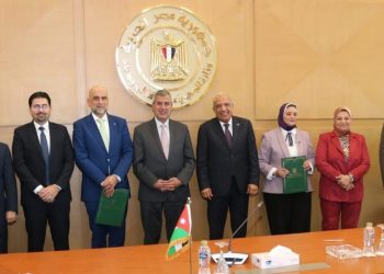 مصر والأردن توقعان عقد تبادل الطاقة الكهربائية بين البلدين لعام 2026