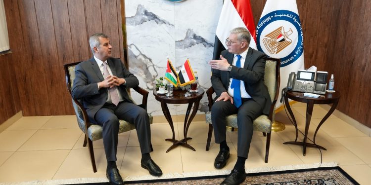 خلال مباحثات مشتركة بين البلدين.. زيادة فرص التعاون المصري – الأردني في مجالات البترول والغاز الطبيعي والتعدين