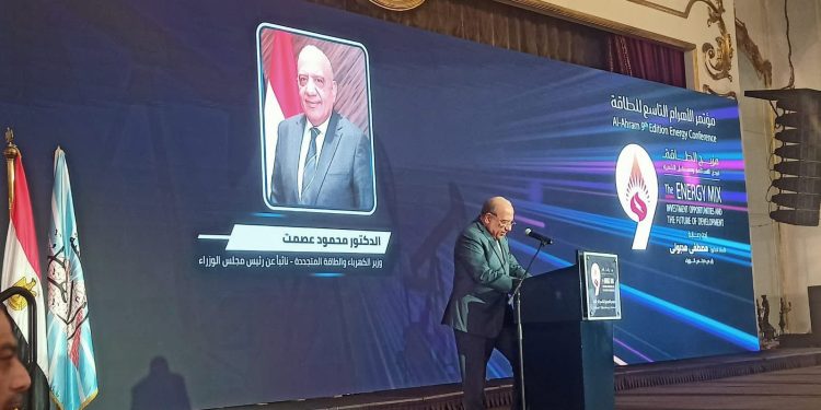 الدكتور محمود عصمت: الطاقة الكهربائية ركيزة أساسية للتنمية المستدامة ومشروعات التنمية الزراعية والصناعية والعمرانية