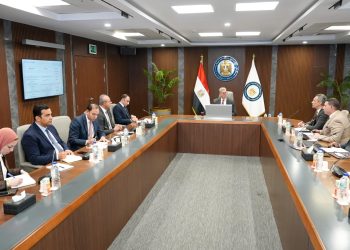 من خلال شركة السهام.. وزير البترول والثروة المعدنية يبحث تطوير آلية تدريب جميع سائقي نقل المنتجات البترولية
