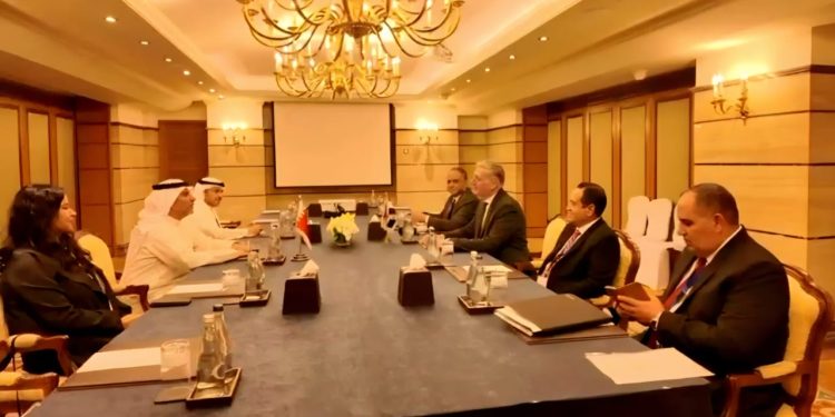 وزير البترول يبحث مع نظيره البحريني تعزيز التعاون في مجال الطاقة