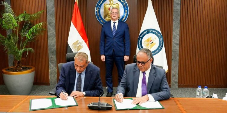 تعمل لأول مرة في مصر.. توقيع اتفاقية جديدة للبحث عن البترول والغاز مع شركة Terra Petroleum الإنجليزية