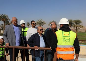 رئيس القابضة لمياه الشرب يتفقد مشروعات مياه الشرب والصرف الصحي بمحافظة أسيوط لمتابعة الموقف التنفيذي