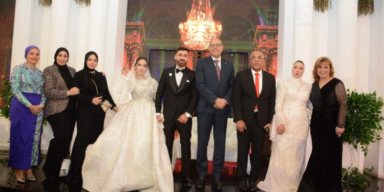 نقيب البترول يحتفل بزفاف كريمته بحضور وزير العمل وقيادات إتحاد عمال مصر وقطاع البترول والإعلاميين.
