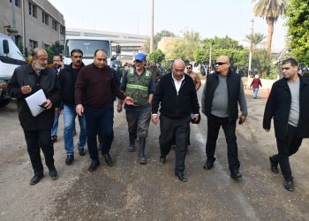 رئيس مياه الشرب والصرف الصحي بالجيزة يجري جولة تفقدية موسعة بعدد من المواقع