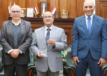 اكسبوتك منظم اجنحة وزارة الاقتصاد والطاقة الألمانية تمنح درع تقدير لرئيس الشركة القابضة لدوره البارز في إنجاح المؤتمر والمعرض الدولي IWWI 2025