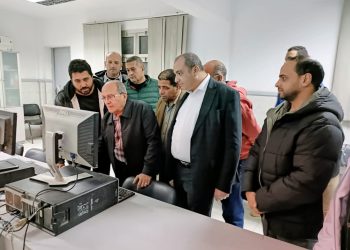 رئيس الشركة القابضة يتفقد مشروعات حياة كريمة بمركز الشهداء 