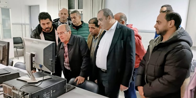 رئيس الشركة القابضة يتفقد مشروعات حياة كريمة بمركز الشهداء 