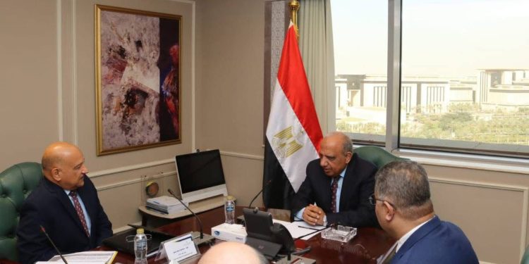 وزير الكهرباء يبحث استراتيجية تعظيم الاستفادة من “الكنوز الأرضية” النادرة بمشاركة رؤساء الشركة المصرية للتعدين