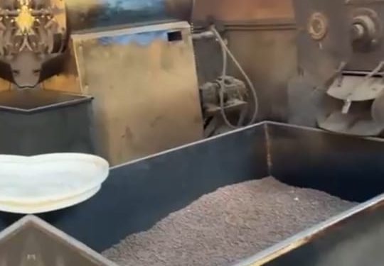 صحة القليوبية تداهم أحد مطاحن البن الغير مرخصه وتضبط 5 اطنان بن مغشوش وغير مطابق للمواصفات بالخانكه
