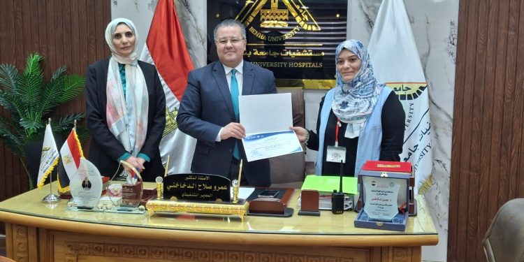تكريم الدكتورة أسماء نجاح عبد الرازق سالم من هيئة التمريض بمستشفيات جامعة بنها