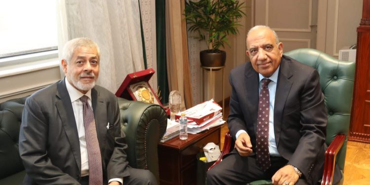 وزير الكهرباء  يبحث مع شركة “AMEA POWER” الإماراتية زيادة التعاون المشترك