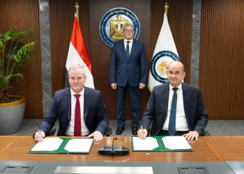 وزير البترول والثروة المعدنية يشهد توقيع عقد رخصة إنتاج وقود الطائرات المستدام