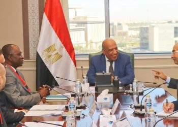 وزير الكهرباء يبحث مع وفد مؤسسة التمويل الدولية سبل دعم وتعزيز الشراكة