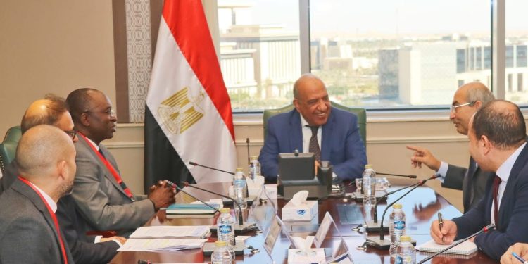 وزير الكهرباء يبحث مع وفد مؤسسة التمويل الدولية سبل دعم وتعزيز الشراكة