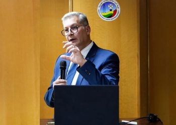 وزير البترول يلتقي كوادر هيئة الثروة المعدنية والصناعات التعدينية