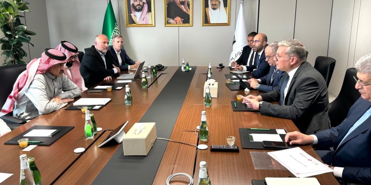 وزير البترول يبحث زيادة فرص الشركات المصرية في أعمال مشروع نيوم بالمملكة العربية السعودية