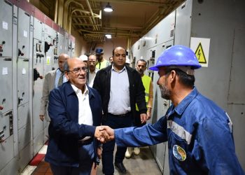 رئيس القابضة لمياه الشرب والصرف الصحي يتابع منظومة العمل بشركة الجيزة ويجري جولة موسعة بمحطات مياه الشرب والمعالجة