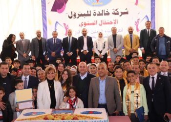 المهندس معتز عاطف والمحاسب عباس صابر يشهدان احتفالية خالدة للبترول لتكريم أبناء العاملين المتفوقين دراسيًا ورياضياً