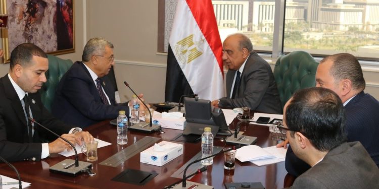 وزير الكهرباء يستقبل اعضاء لجنة الطاقة والبيئة والقوى العاملة بمجلس الشيوخ لبحث جهود الوزارة فى استقرار التغذية