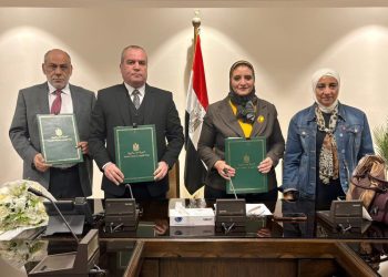 الشركة المصرية لنقل الكهرباء توقّع عقداً جديداً لتعزيز استقرار الشبكة القومية ودعم مشروعات طاقة الرياح بخليج السويس