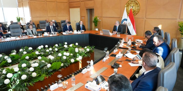 وزير البترول يناقش الخطة الجديدة للإستكشاف والإنتاج مع رؤساء الشركات العالمية العاملة في مصر