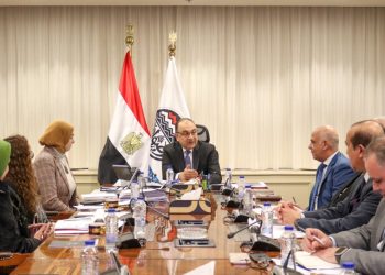 وزير قطاع الأعمال العام يجتمع بمجلس إدارة “مصر للسياحة” بتشكيله الجديد