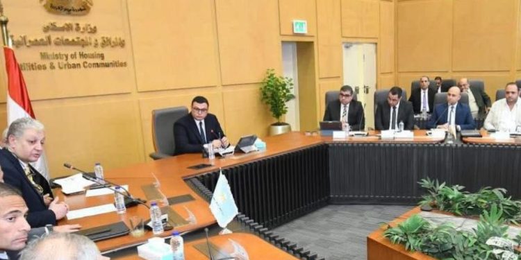 وزير الإسكان يتابع موقف مشروع منطقة الأعمال المركزية بالعاصمة الجديدة