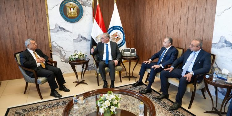 وزير البترول يستقبل هيئة مكتب لجنة الطاقة والبيئة والقوى العاملة بمجلس الشيوخ برئاسة المهندس أسامة كمال