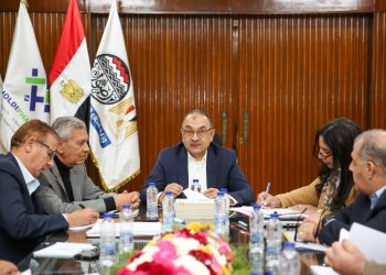 وزير قطاع الأعمال يواصل اجتماعاته الدورية برؤساء الشركات التابعة.. ويستعرض مؤشرات الأداء ومشروعات “القابضة للأدوية”