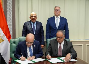 وزيرا الكهرباء والطاقة المتجددة والبترول والثروة المعدنية، يشهدان توقيع بروتوكول تعاون بين الهيئة العامة للبترول وهيئة المواد النووية