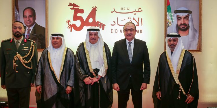 وزير قطاع الأعمال يشارك في حفل سفارة دولة الإمارات بالقاهرة بمناسبة عيد الاتحاد الـ 54.. ويؤكد عمق وقوة العلاقات والروابط التاريخية والأخوية بين البلدين والشعبين الشقيقين