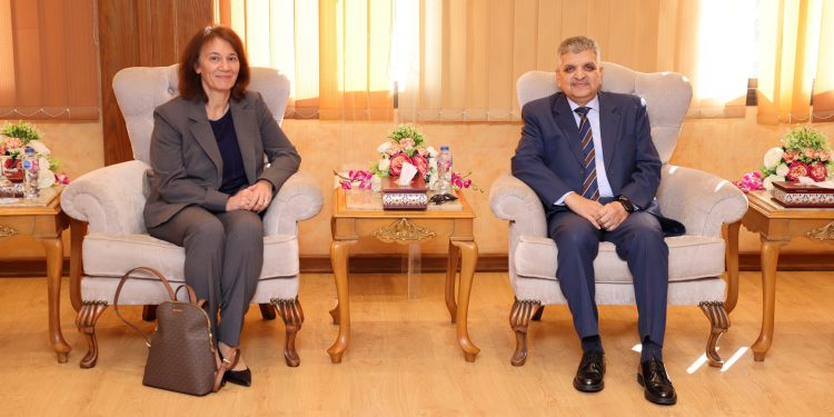 الفريق أسامة ربيع يلتقي وفد بعثة صندوق النقد الدولي برئاسة إيفانا فلادكوفا هولار