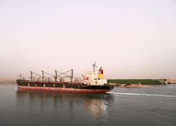 الفريق أسامة ربيع يعلن نجاح عملية عبور”الحوض العائم” GREEN DOCK 3 مقطورا ضمن قافلة الجنوب بعد عبوره بأمان من البحر الأحمر