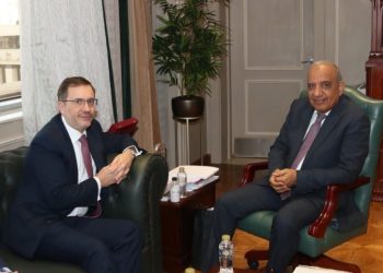 وزير الكهرباء والطاقة يستقبل سفير بريطانيا بالقاهرة لبحث سبل دعم وتعزيز التعاون والفرص الاستثمارية فى مجالات الطاقة المتجددة