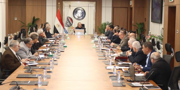 بإيرادات تجاوزت 28 مليار جنيه.. “القابضة المعدنية” تقود طفرة إنتاجية وخضراء لتعزيز الصناعة الوطنية