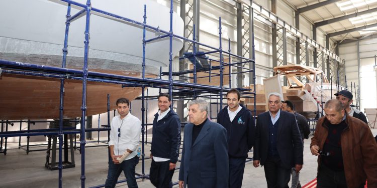 الفريق أسامة ربيع: “الفترة المُقبلة ستشهد زيادة الطاقة الإنتاجية من صناعة الوحدات البحرية والتوسع لتلبية احتياجات السوق المحلي و فتح أسواق خارجية للتصدير”