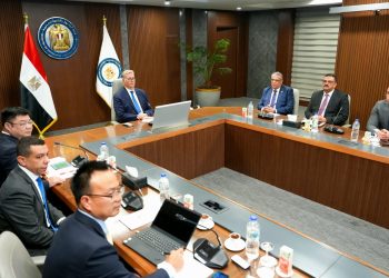  وزير البترول والثروة المعدنية يبحث مع “شينج فا” الصينية آفاق الاستثمار في التعدين والصناعات المصاحبة