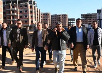 “مسئولو الإسكان” يتفقدون المشروعات الجارية بمدينتي حدائق العاشر من رمضان والعبور الجديدة