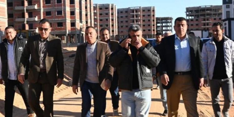 “مسئولو الإسكان” يتفقدون المشروعات الجارية بمدينتي حدائق العاشر من رمضان والعبور الجديدة