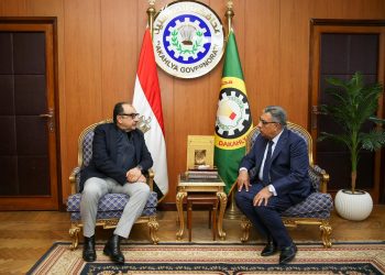 وزير قطاع الأعمال يلتقي محافظ الدقهلية في مستهل زيارته للمحافظة لتعزيز التعاون في عدد من الملفات المشتركة