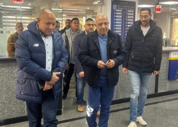 وزير الكهرباء يتفقد مركز خدمة المواطنين ومحطة المحولات بمدينة بورفؤاد