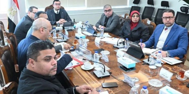 وزير الإسكان يستعرض التصور المبدئي لمشروع سكني جديد للإسكان المتوسط