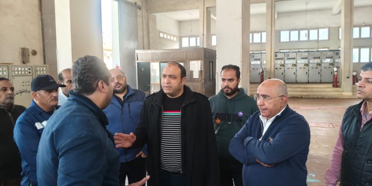 رئيس مياه الشرب بالجيزة يتابع رفع كفاءة محطة رفع صرف صحي منشآة البكاري ويتفقد عدداً من المواقع